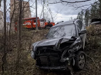 Иномарка оказалась в кювете в результате ДТП в Оленегорске