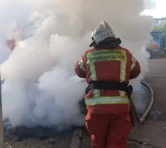 Два автомобиля сгорели в Заполярье за ночь