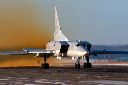 Грозит до 20 лет тюрьмы: трое подростков арестованы в Иркутской области за попытку поджога бомбардировщиков