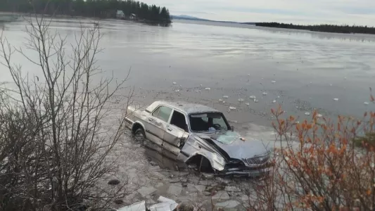 В Кольском районе в результате ДТП машина «нырнула» в Верхнетуломское водохранилище