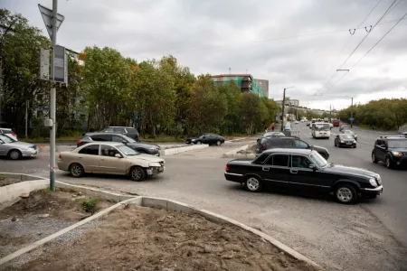 За срыв сроков ремонта перекрестка пр. Героев-североморцев — ул. Хлобыстова в Мурманске подрядчика оштрафуют