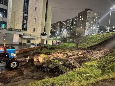 Жители Мурманска, где произошло сползание грунта, заявили, что сигнализировали о проблеме