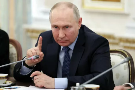 Путин дал обещание разобраться с замедлением работы YouTube в России