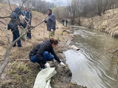 Волонтеры очистили более 62 километров береговой линии водоемов Заполярья с начала года