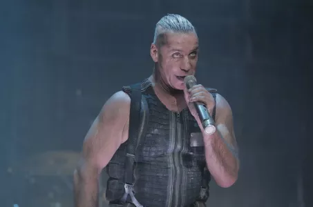 Лидер Rammstein Тилль Линдеманн и его продюсер присвоили деньги российского бизнесмена — теперь должны вернуть 80 млн рублей