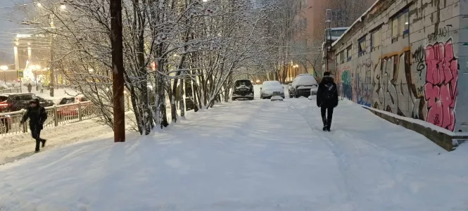 В администрации Мурманска пообещали убрать снег на улицах города в течение недели