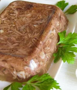 Экспресс-холодец из курицы — приготовите за 2 часа, а вкус такой же и даже лучше: рецепт попросят все, кто попробует