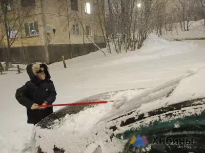 Из-за снегопада в Заполярье перевели несколько школ на дистанционное обучение и закрыли несколько трасс