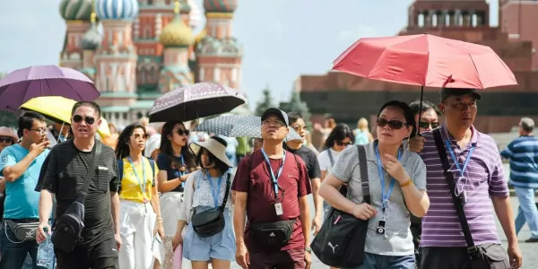 Эксперты назвали странную особенность китайских туристов — едут в Россию, а русские блюда есть не хотят: «Спасибо, ешьте сами»