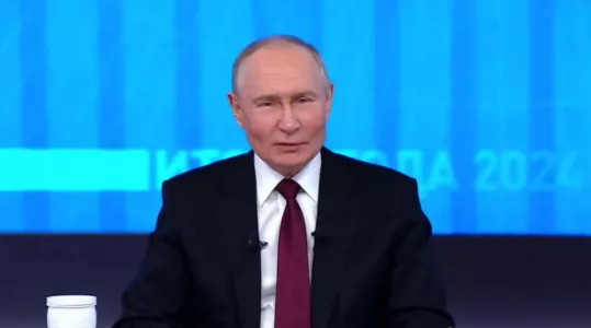 Путин анекдотом про слово из трех букв ответил на вопрос о том, куда девать население США и Европы, если эти страны уйдут под воду — рассмешил россиян