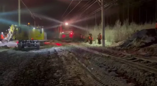 В Мурманской области восстановили движение на месте столкновения двух поездов