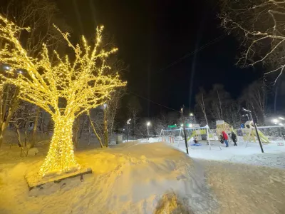 В сквере на проспекте Героев-Североморцев в Мурманске установили новогодние фотозоны