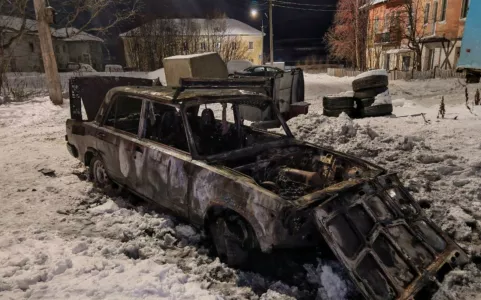 В Мурманске на улице Фадеев Ручей сгорел «ВАЗ 2107»