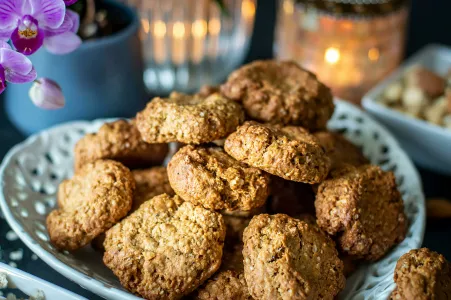 Смешиваем овсянку с маслом — получаем рассыпчатое печенье со вкусом детства: затмит любую магазинную выпечку