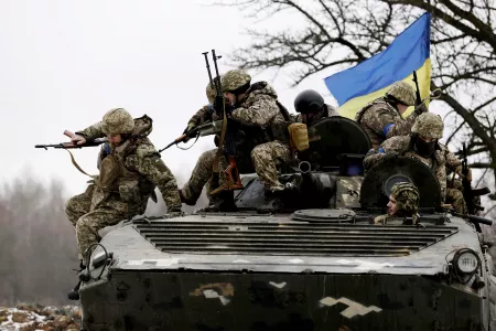 Резервы перемалывают на марше, Покровск атакуют с десяти направлений, оборона трещит по швам — военкоры раскрыли, что творится на СВО 16 января 2025 года