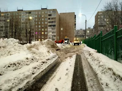 Дорожное хозяйство Мурманска шутит о гололёде и советует горожанам купить ледоступы