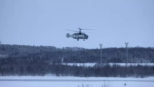 Корабельные вертолеты Северного флота провели учения над Баренцевым морем