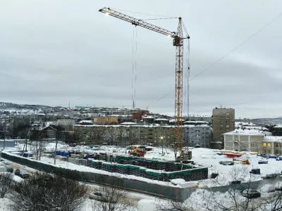 Окончание строительства многоэтажного дома в Мурманске перенесли на осень 2025 года