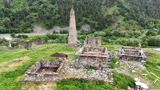 Археологи наткнулись на загадочные металлические изделия в башенном комплексе в горах Ингушетии