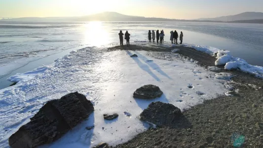 Турист в Териберке едва не утонул, сорвавшись в воду