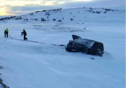 Внедорожник вылетел в кювет на подъезде к Териберке