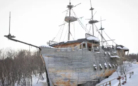 Деревянный корабль в Загородном парке Североморска планируют убрать