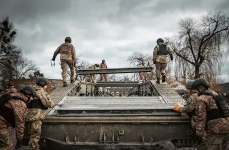 В Курскую область стягивают всех, в бой бросают одесских пограничников, Торецк взят — сводки от военкоров на 8 февраля 2025 года