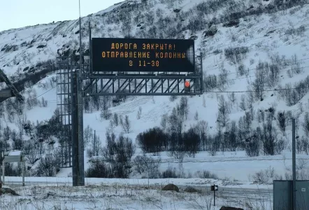 Машины из Териберки и Туманного выдвинулись в путь в составе колонн: следующее отправление ожидается вечером