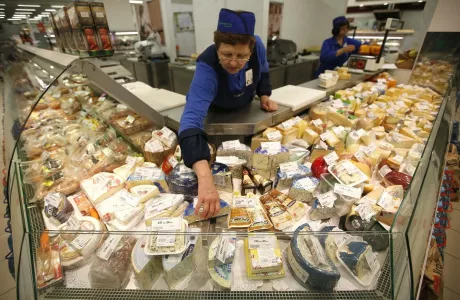 Перебравшийся в РФ американец сравнил траты на продукты в России и США: деньги те же, но качество — разное