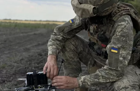 Под Херсоном дефицит лодок, в российских регионах «хлопцы» ВСУ выбрали новые цели — гражданские авто: военкоры рассказали, что творится в зоне СВО 17 февраля 2025 года