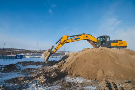 Разработка котлована под новый ЖК началась в Коле