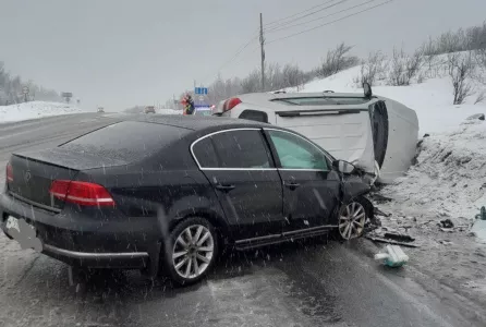 Hyundai столкнулся с Volkswagen на подъезде к Североморску: пострадали двое