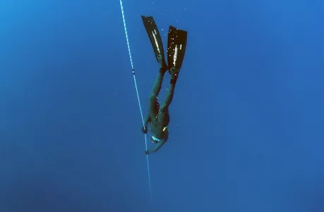 Дыра без дна под водой — тайна самого глубокого подводного кратера на Земле всё ещё не раскрыта