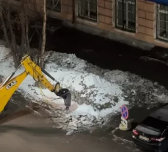 Закрытые окна не помогают: ночная уборка в центре Мурманска мешает спать местным жителям