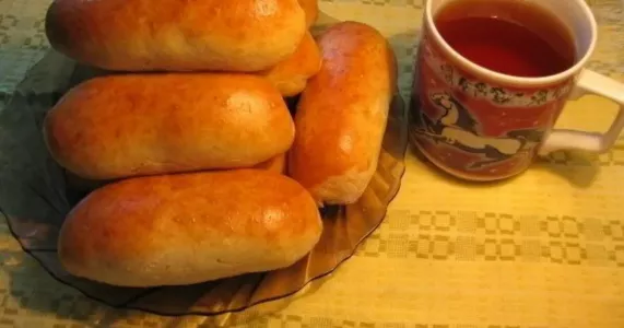 Вкусные пирожки с сосисками в духовке: взрослые и дети будут довольны