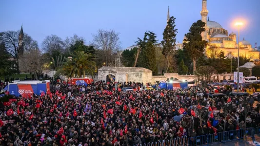 Российских туристов встревожили массовые протесты в Турции: при определенных условиях бронирования аннулируют, а туры отменят