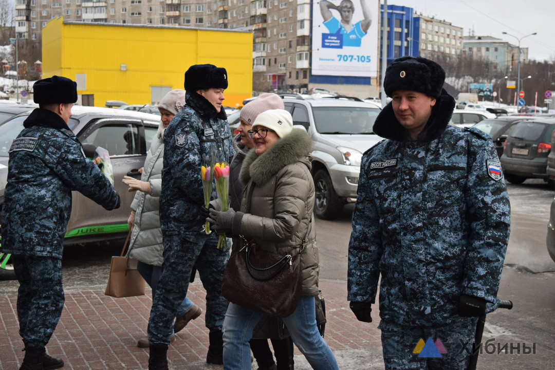 Цветы от судебных приставов